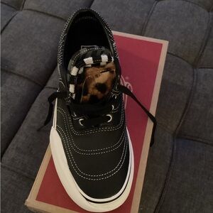 Vans New Era (Women’s 9.5, Men’s 8)